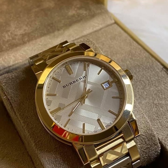 / Burberry Women’s Swiss Gold Watch
Case Size: 38mm
Swiss Made - Picture 3 of 13